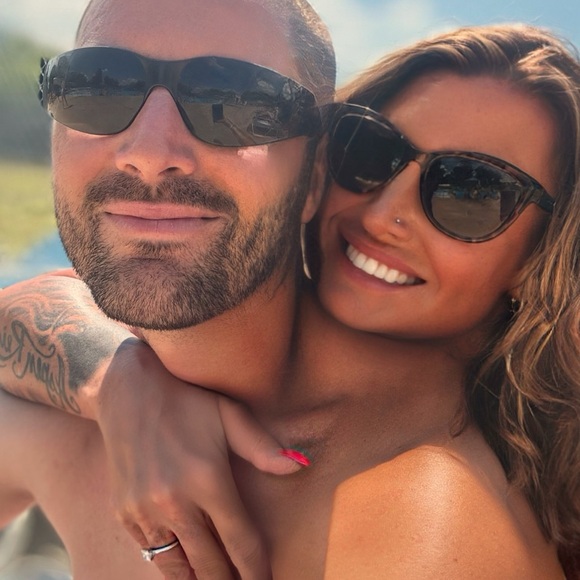 👑Like for LIVE Notifications !!! 👑Meet your Posher, Candace… 😎 - Picture 8 of 9